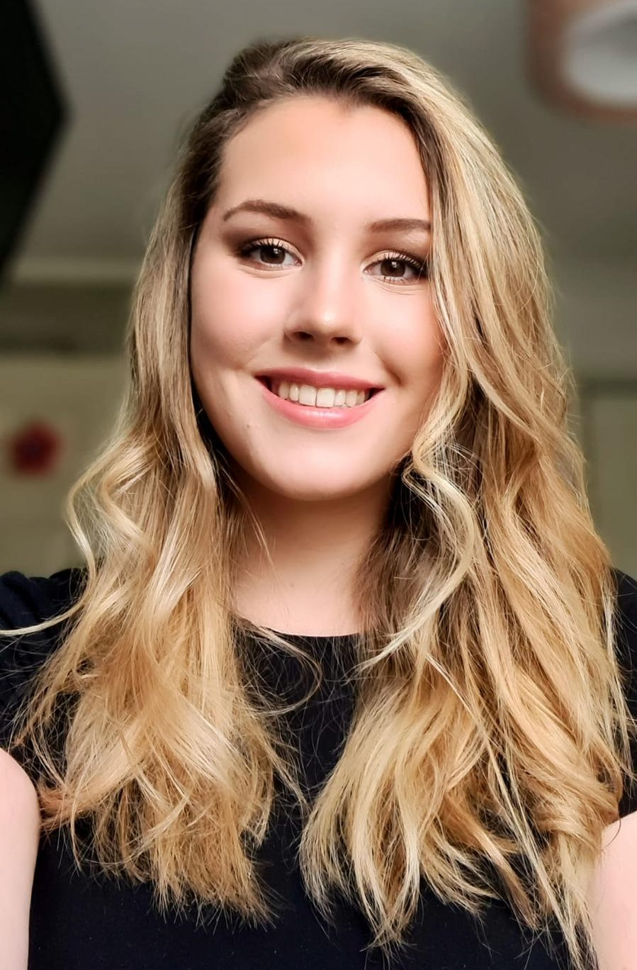 WhatsApp crop png.png